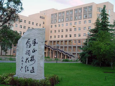 Beijing-Jiaotong-University-with-Motorola-Solutions-TETRA-laboratory-small.jpg