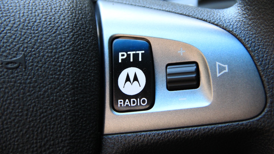 08-Przycisk-PTT-Motorola-w-kole-kierownicy.jpg