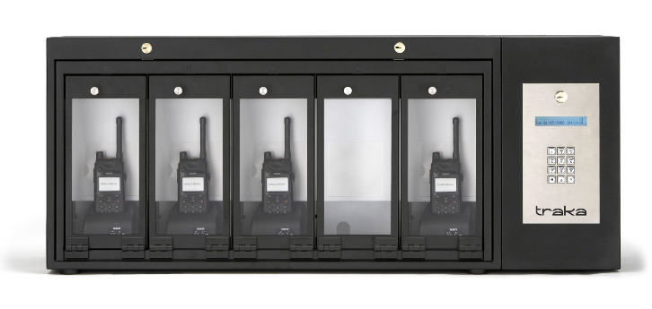 Inteligentny system szafek TRAKA z radiotelefonami TETRA Airwave Solutions