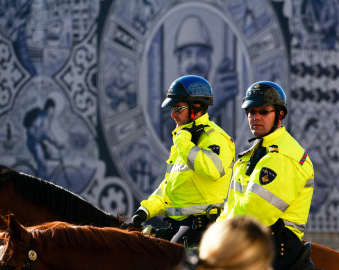 holenderska-policja-konna.jpg