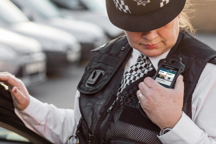 Motorola-Solutions-kamera-na-cialo-dla-policjanta-www
