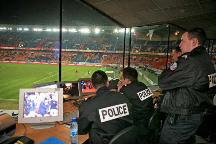 Funkcjonariusze policji podczas meczu Euro 2016